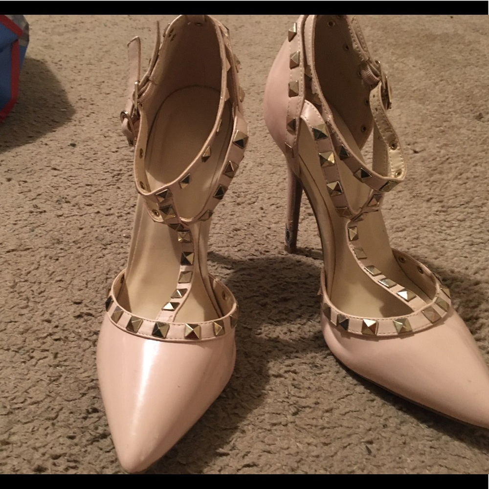 Heels - Picture 2 of 3